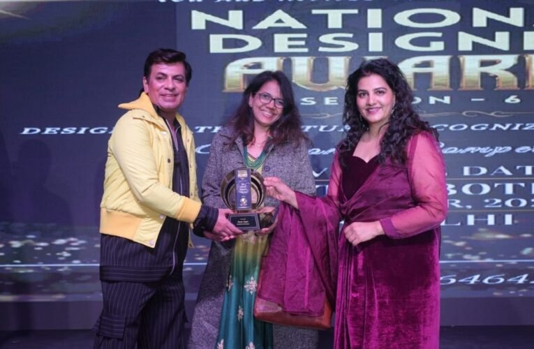 Sunita Omprakash Rahi Takes Best Story of Entrepreneurial Resilience and Creativity Award at National Designer Award 2023